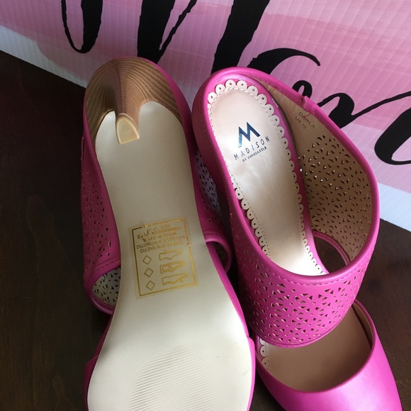 Madison, by Shoe Dazzle Pink Slip On’s - Picture 5 of 8